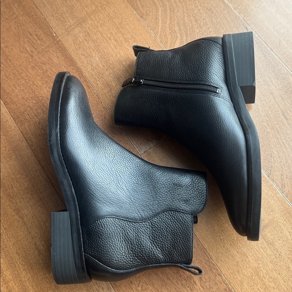 Cole Haan Black Leather Women’s Ankle Boots size 9 - Picture 8 of 10